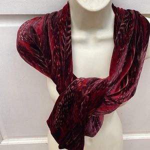 Gruppo Italiano scarf rich velvet new no tags 56” by 10” made in Italy